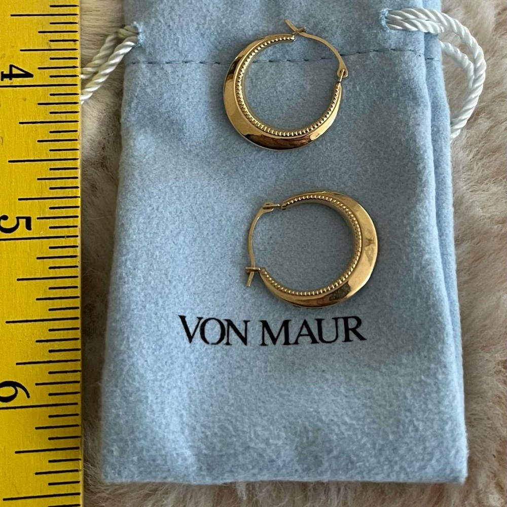 Classic Solid 14 K Gold Hoop Earrings - Elegant Women Jewelry - Picture 5 of 10